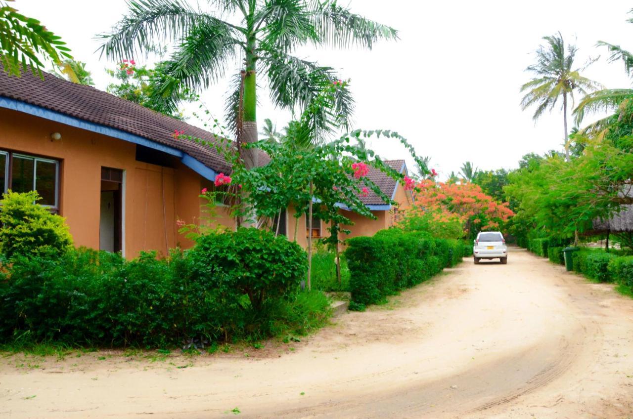 Funky Squids Beach Resort Bagamoyo Exterior photo